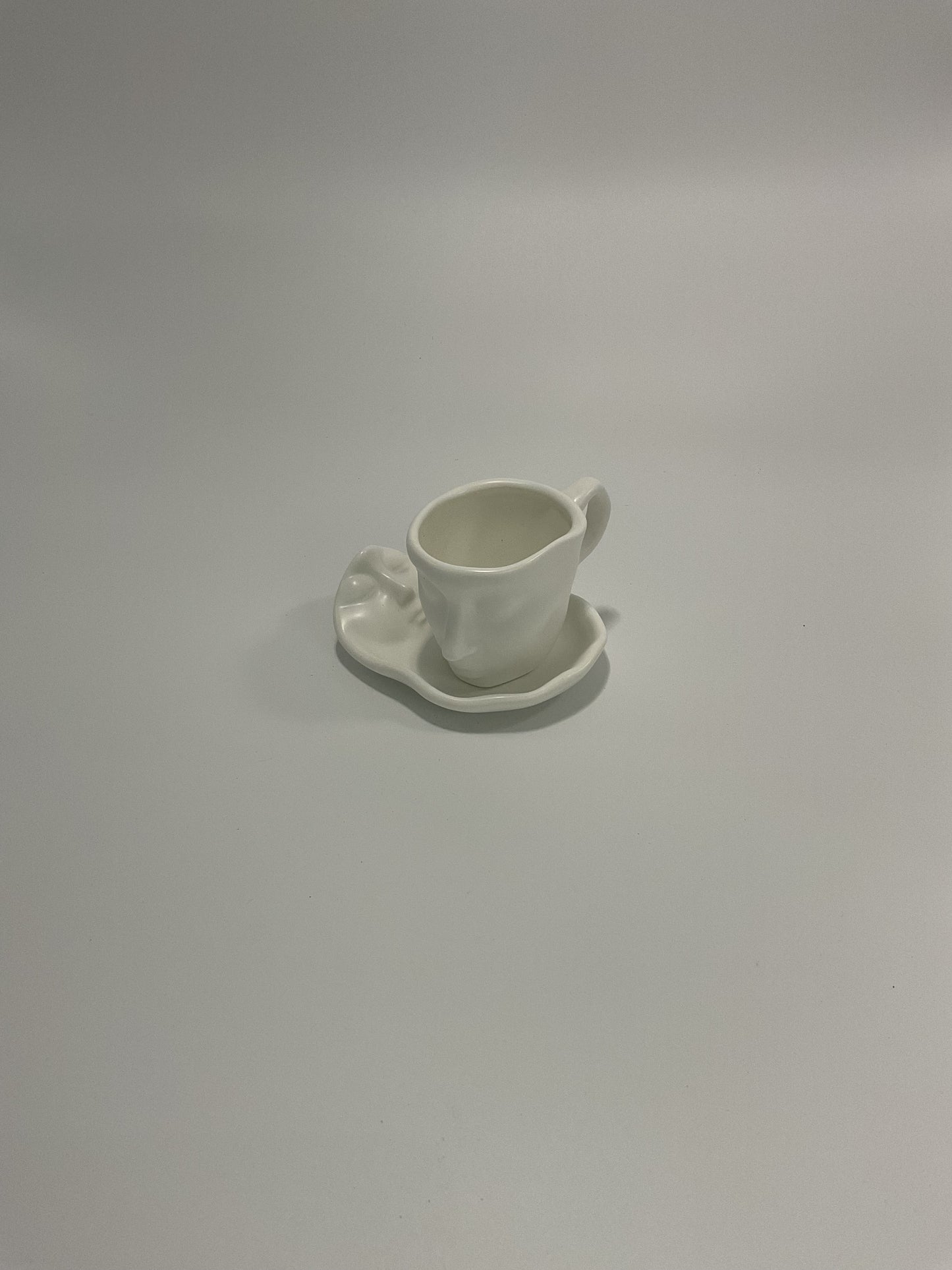 Face mug and saucer (white or silver)