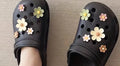Breloque pour chaussure en caoutchouc en forme de fleur
