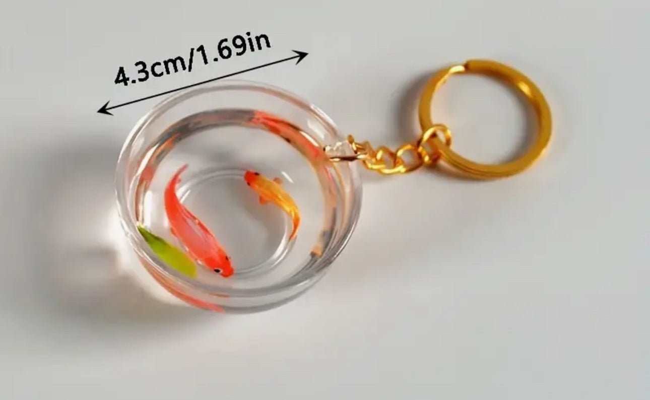 Porte-clés poisson rouge dans un bocal