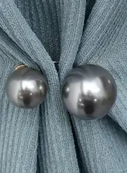 Broche de serrage de vêtements en perle grise