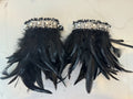Manchettes en plumes et perles