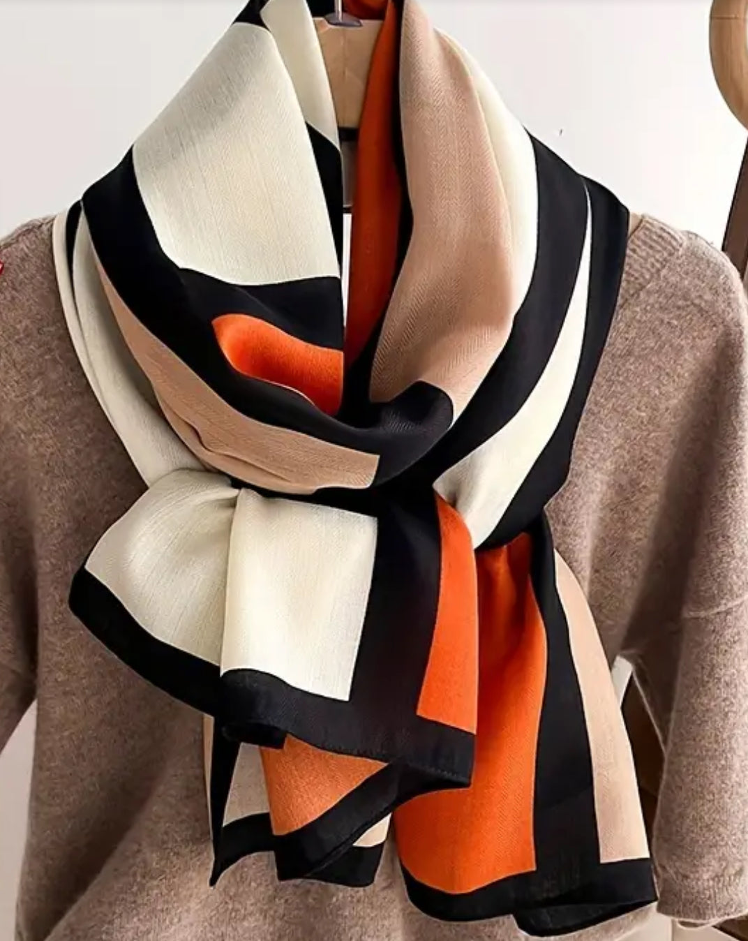 Écharpe géométrique moderne noire, beige et orange