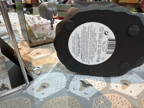 Underside label with ingredients and 500 mL volume