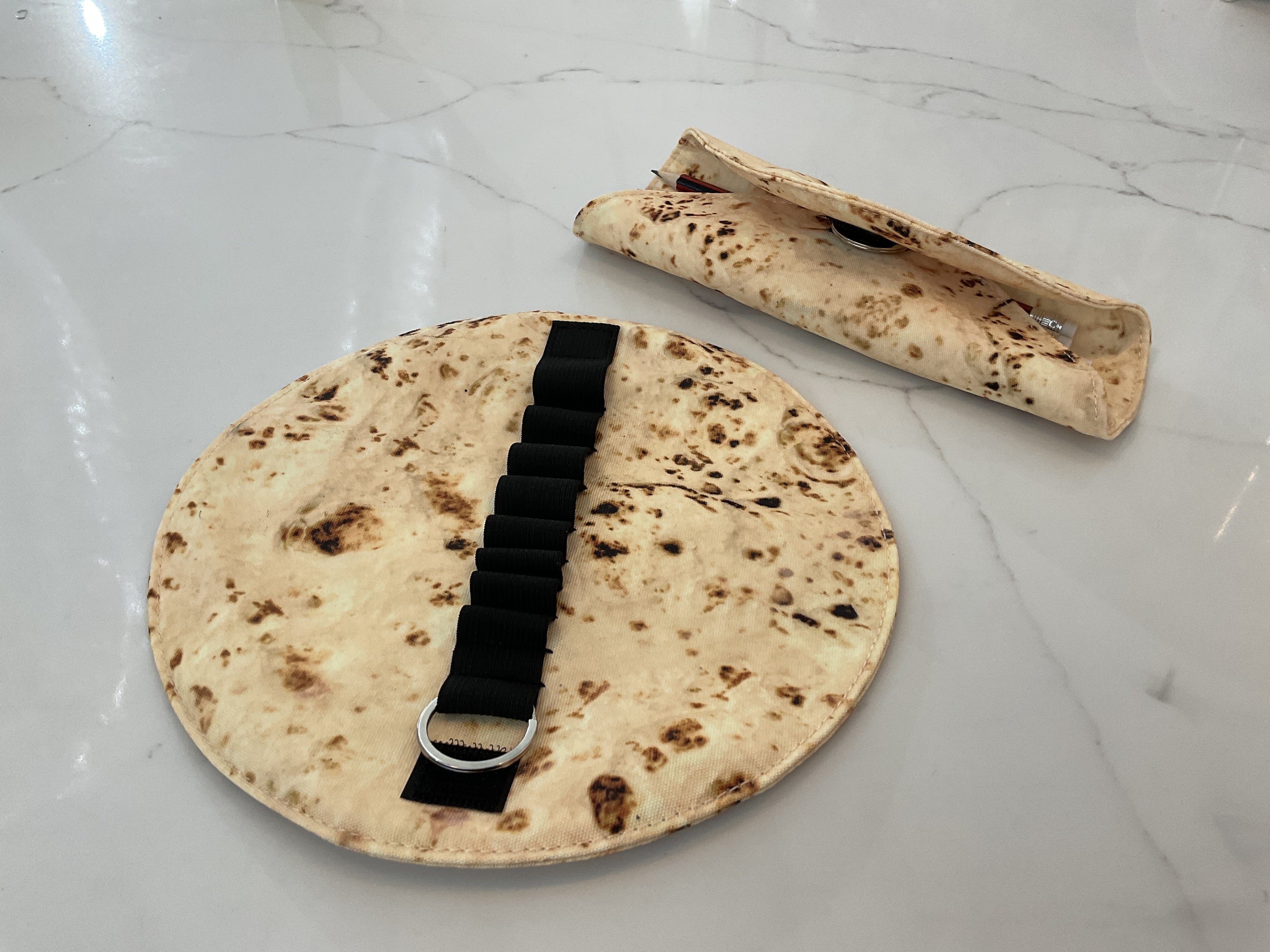 Trousse à crayons en forme de tortilla/burrito
