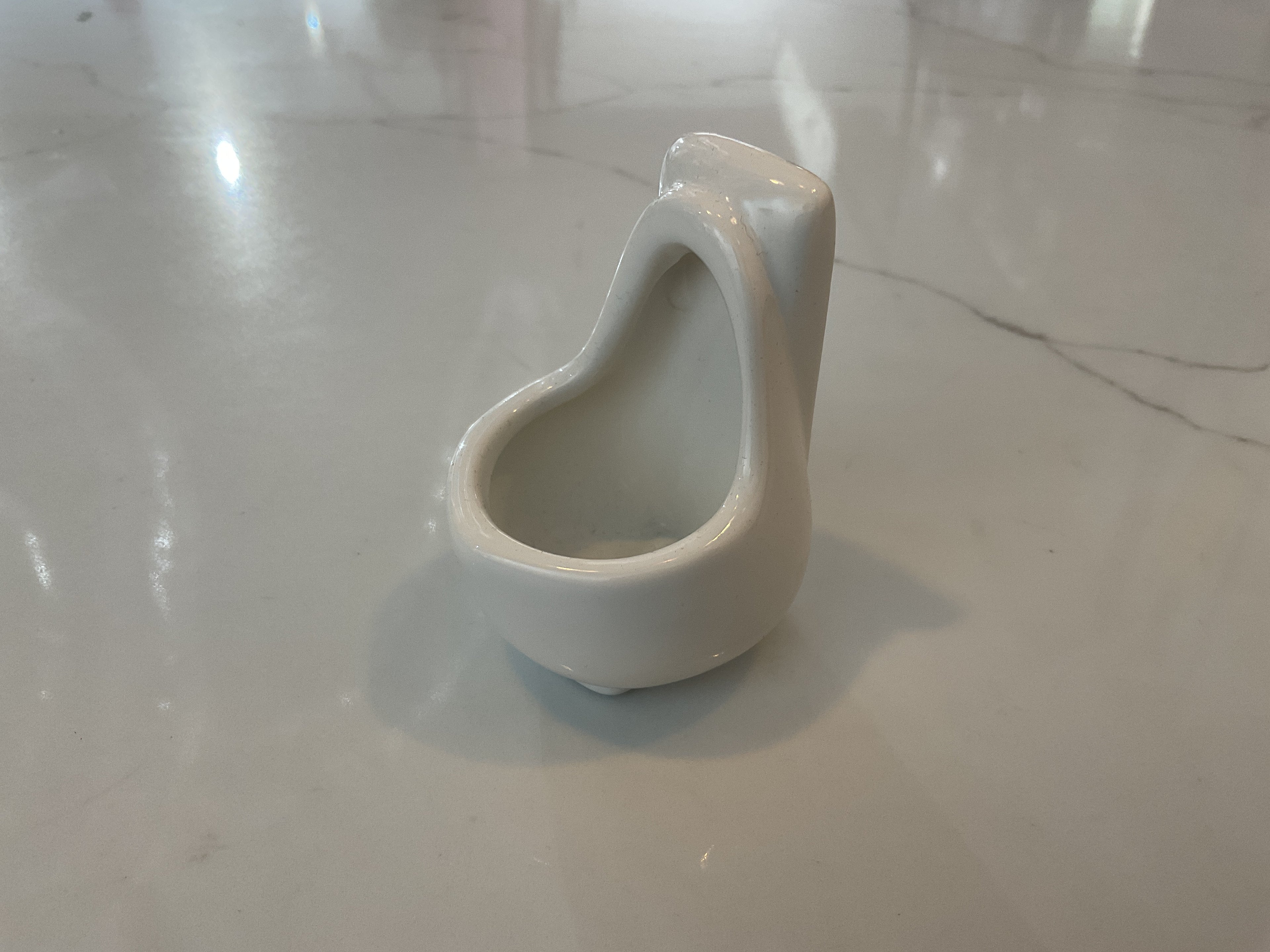 Verres à liqueur pour urinoir