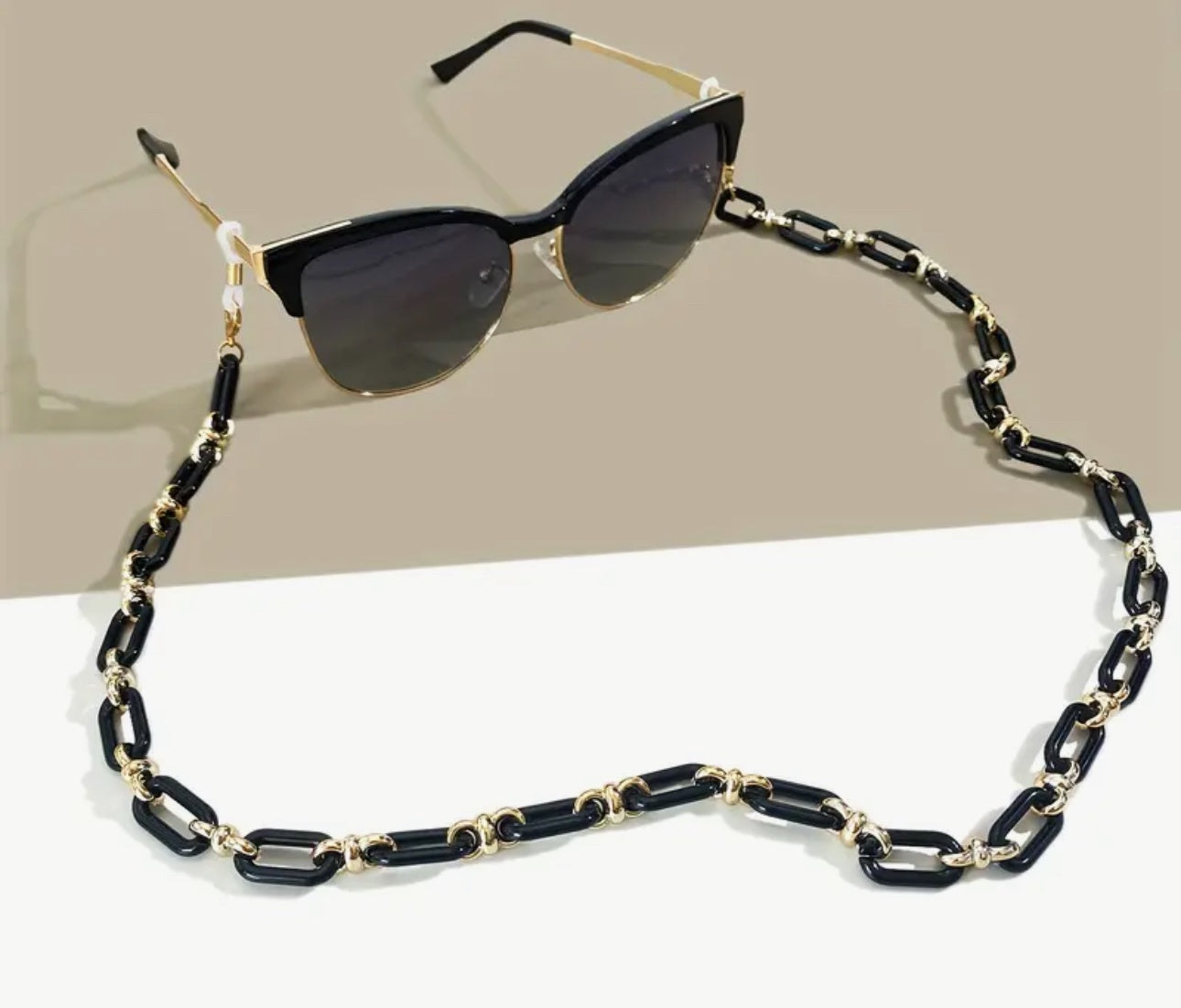 67cm acrylic chain glasses holder (different colours)